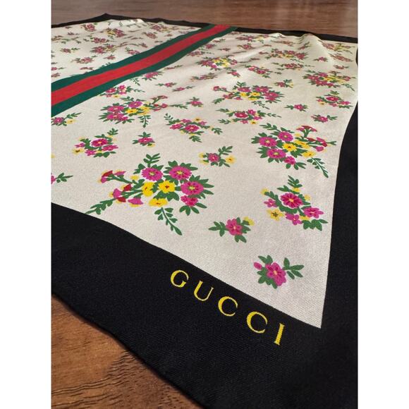 NWT Auth. Gucci 100% Silk Sherry Line Web Floral Scarf W/Box - Picture 5 of 8